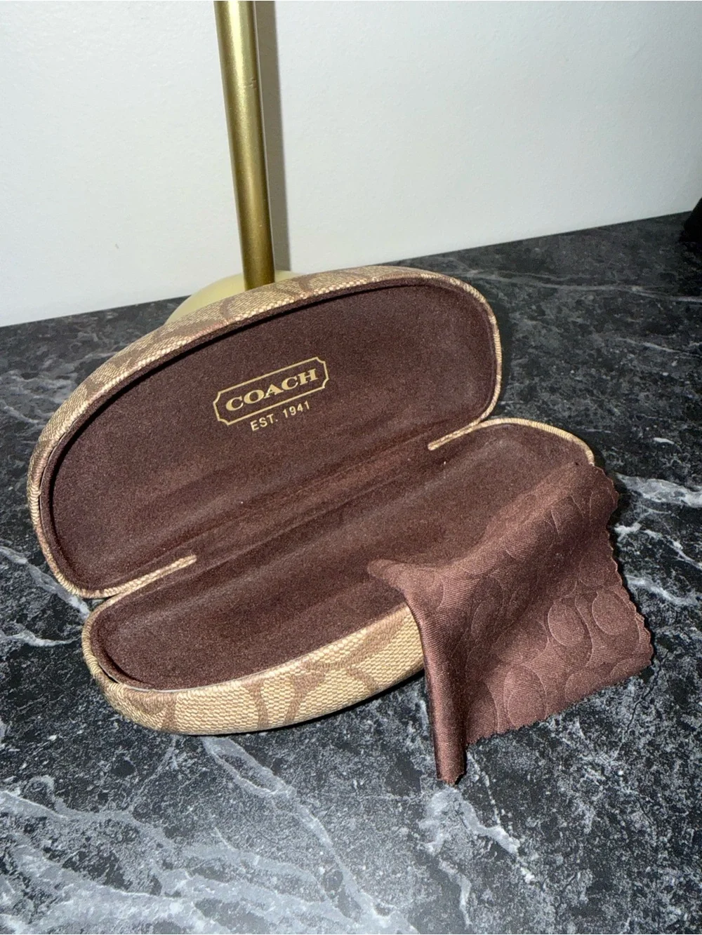 Coach authentic hard